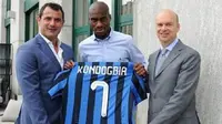 Geoffrey Kondogbia, gelandang berdarah Prancis ini resmi bergabung Inter Milan, Senin (22/6/2015). (Twitter)