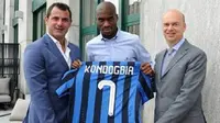 Geoffrey Kondogbia, gelandang berdarah Prancis ini resmi bergabung Inter Milan, Senin (22/6/2015). (Twitter)