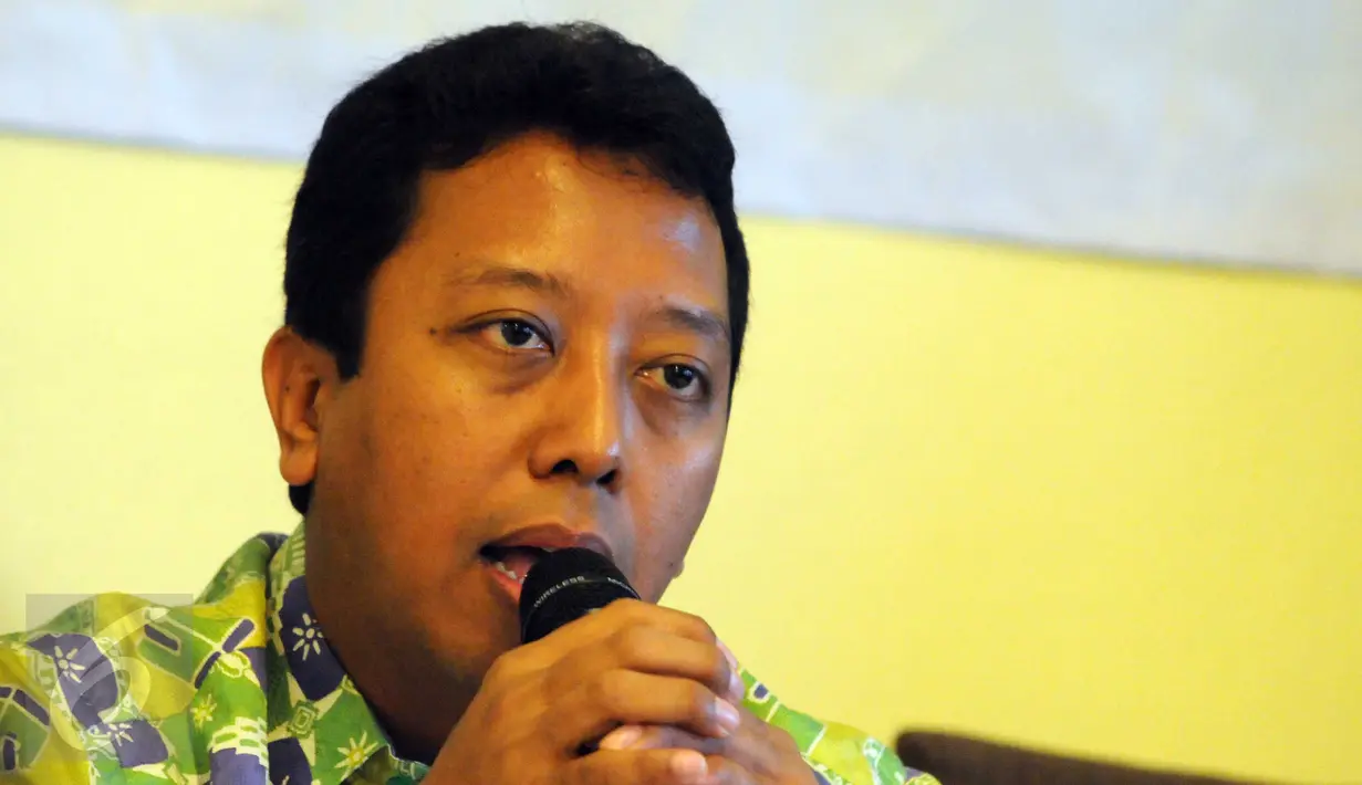Ketum PPP hasil Muktamar Surabaya, Romahurmuziy menyampaikan paparan di Jakarta, (29/12). Refleksi Akhir Tahun PPP itu menyoroti perjalanan PPP dalam lingkup organisasi dan sebagai partai pendukung pemerintah. (Liputan6.com/Helmi Afandi)