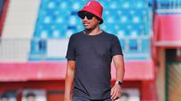 Sopir Madura United merangkap agen pemain, Miftahul Huda alias Alle Gaucho. (Bola.com/Aditya Wany)
