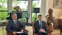 Duta Besar Rusia untuk Indonesia Sergei Gennadievich Tolchenov (kanan) dan Duta Besar Rusia untuk ASEAN Evgeny Zagaynov (kiri) dalam pernyataan pers kepada media di Jakarta, Selasa (20/8/2024). (Liputan6/Benedikta Miranti)