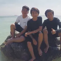 Semakin eksis di dunia hiburan, CJR membuktikannya dengan menang kategori Boy/Girl Band Paling Inbox dalam ajang Inbox Award 2016. Meski tanpa Iqbal, Kiki dan Aldi sangat bangga menerima piala tersebut. (Instagram/teukuryz)