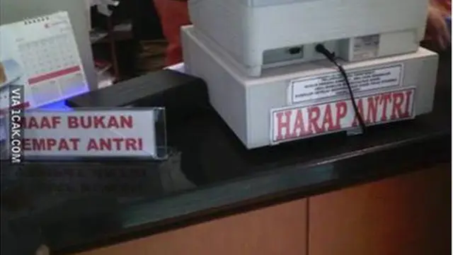 6 Tulisan Harap Antre Ini Bikin Geleng Kepala