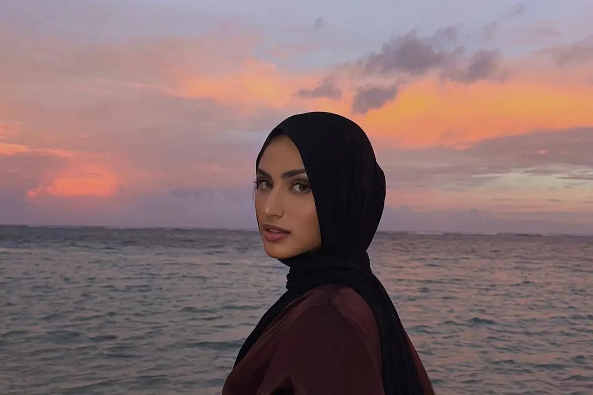 6 Rekomendasi Outfit Hijab Anti Gerah untuk ke Pantai dari Sashfir, Shireen Sungkar, hingga Irish Bella