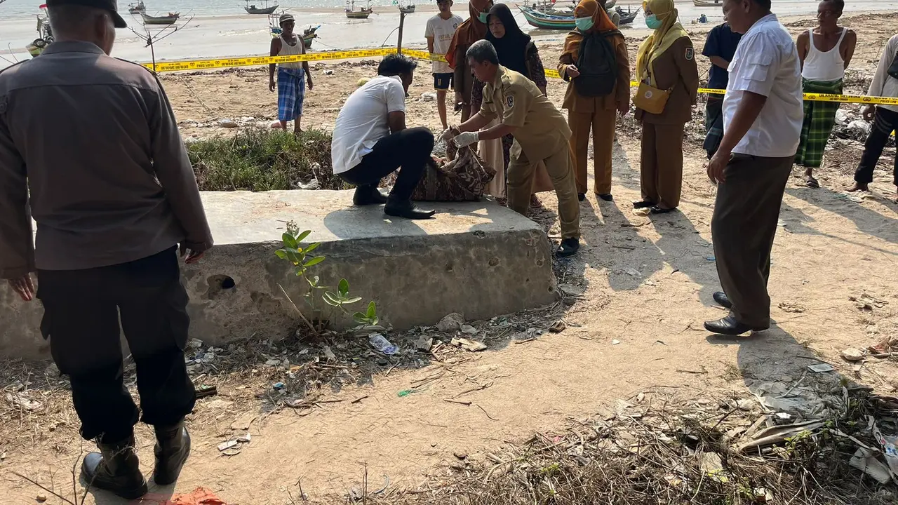 Penemuan jasad bayi di Pantai Tuban. (Istimewa)