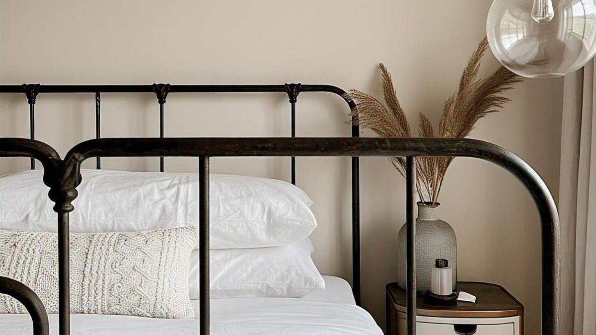 9 Inspirasi Dekorasi Kamar Tidur Sederhana Warna Putih Estetik di 2025
