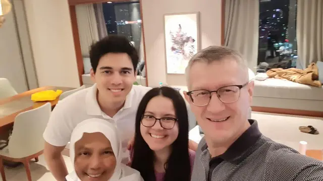 8 Potret Maxime Bouttier Bareng Adik yang Jarang Tersorot, Mukanya Jahil Banget