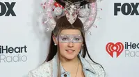 JoJo Siwa Tampil Nyentrik di iHeartRadio Music Awards 2025, Tata Makeup dan Rambutnya Makan Waktu 5 Jam