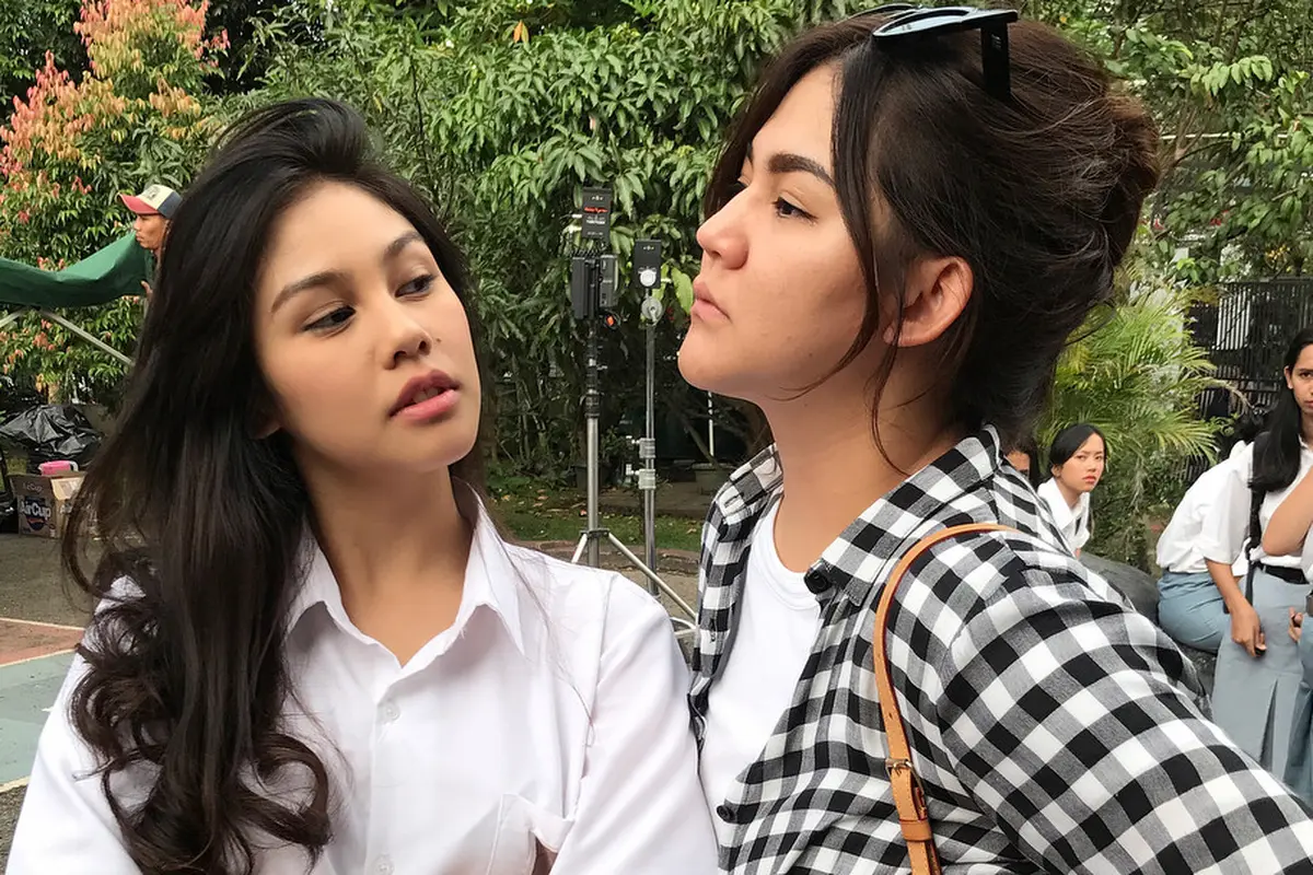 [Bintang] Kompak Gemesin, Begini Gaya OOTD Keren Sissy Priscillia dan Vanesha Prescilla