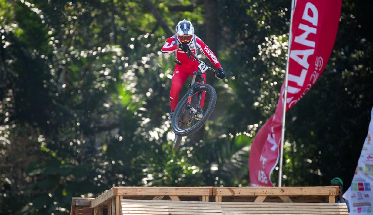 Rendy mencatatkan waktu Rendy mencatatkan waktu 02:38.714. Atlet berusia 25 tahun itu meraihnya setelah melalui lintasan yang menantang dan kompetitif di Khao Kheow Open Zoo, Thailand. (Foto: NOC Indonesia/Tetuko Mediantoro)