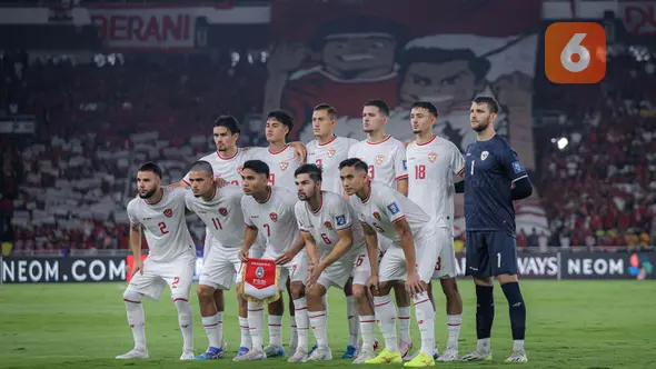 <p>Pemain Timnas Indonesia saat melawan Australia pada laga kedua Grup C Kualifikasi Piala Dunia 2026 Zona Asia di Stadion Utama Gelora Bung Karno (SUGBK), Jakarta Pusat, pada Selasa (10/9/2024). (Bola.com/Bagaskara Lazuardi)</p>