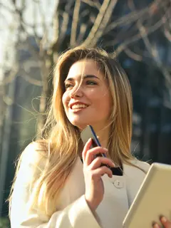 Tidak hanya dari sekolah teknik, semua orang dapat turut bekerja di sektor green jobs. (Foto: Pexels/Andrea Piacquadio)