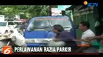 Aksi nekat pemilik kendaraan ini pun segera diredam petugas gabungan.