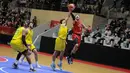 Timnas Basket Indonesia berhadapan dengan juara bertahan Australia di matchday ketiga. Mereka terlihat kesulitan melawan tim yang berjuluk The Boomers tersebut. (Bola.com/Bagaskara Lazuardi)