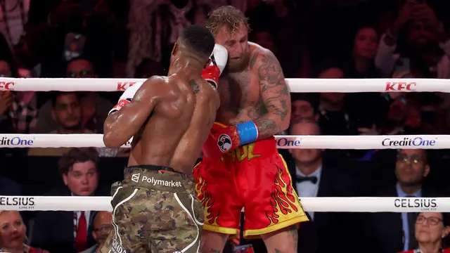 Anthony Joshua membuat Jake Paul tak berdaya