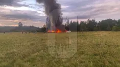 Lokasi jatuhnya jet pribadi di dekat desa Kuzhenkino, Wilayah Tver, Rusia, Kamis, 24 Agustus 2023. (Ostorozhno Novosti via AP)