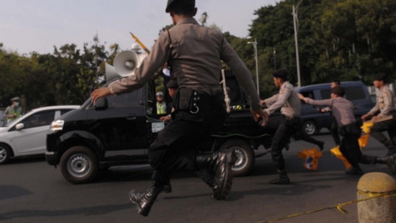 Demo setahun kinerja Jokowi-JK di Istana berujung bentrok