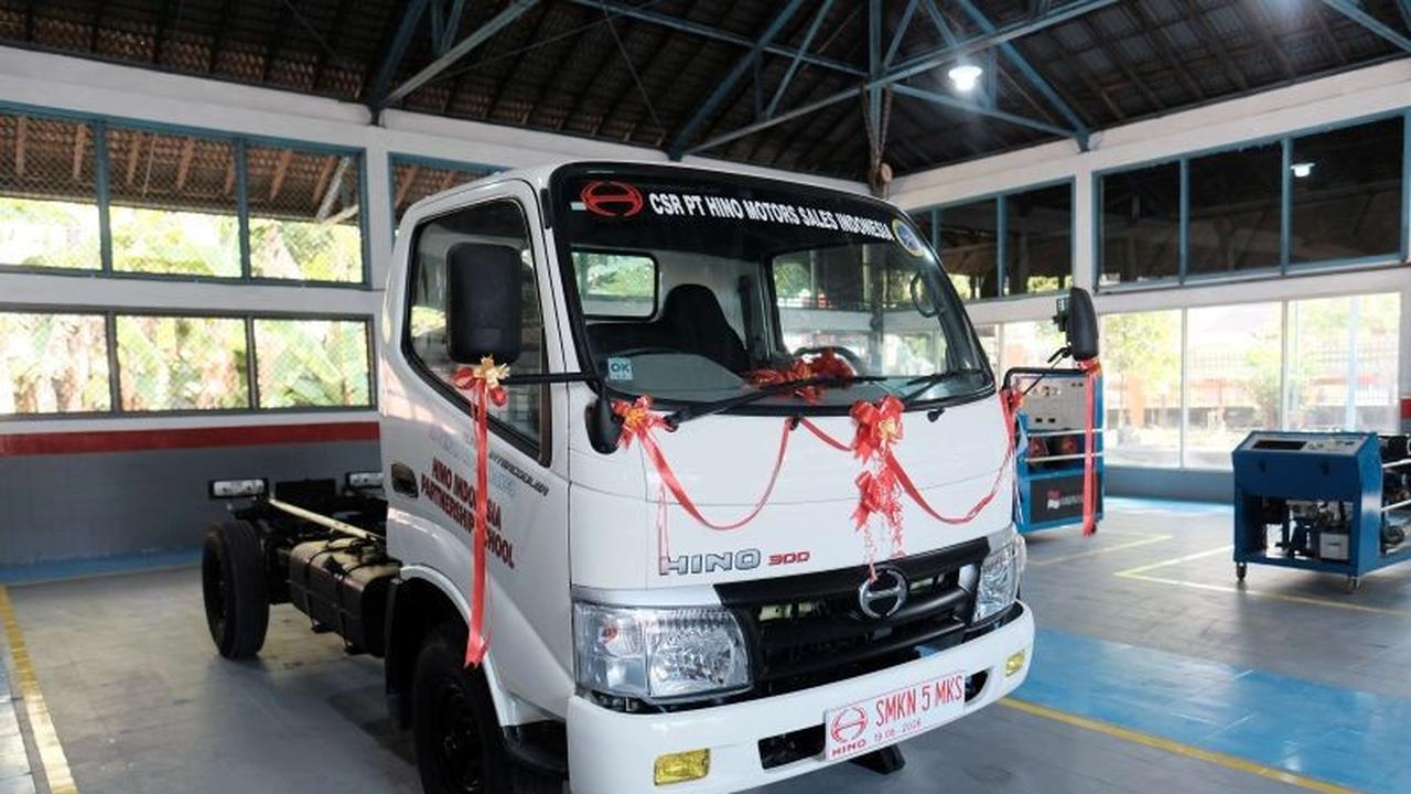 HMSI Perkuat Pendidikan Vokasi dengan Donasi Truk Hino 300 dan Kelas Industri di SMKN 5 Makassar