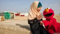 Sesame Street menghibur anak-anak pengungsi Suriah. (VOA)