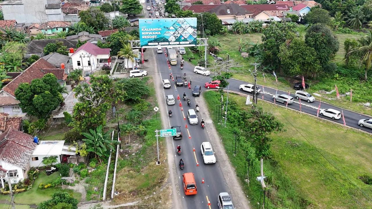 Antisipasi Kemacetan, Polres Lampung Selatan Terapkam Sistem One Way Menuju Tempat Wisata