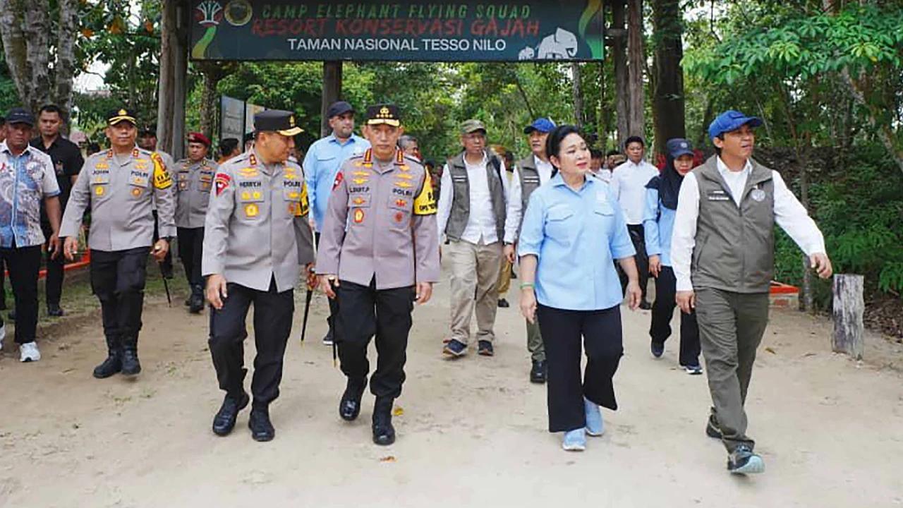 FOTO: Kapolri dan Ketua Komisi IV DPR Tinjau Pemulihan Tesso Nilo untuk Konservasi Gajah