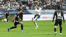 <p>Laga yang berlangsung di Seoul World Cup Stadium, Korea Selatan Rabu (13/7/2022) malam WIB tersebut berakhir dengan skor 6-3 untuk kemenangan The Lilywhites. (AP/Lee Jin-man)</p>