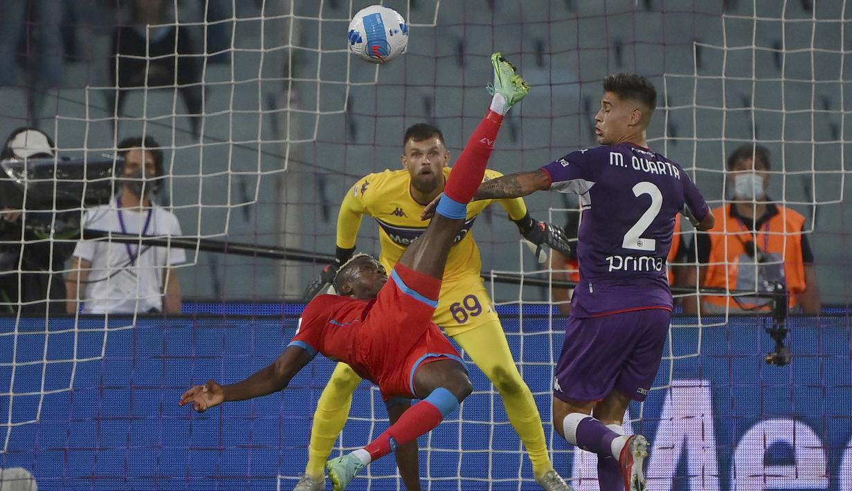 Napoli. Bertandang ke markas Fiorentina di pekan ke-7, Napoli berhasil meneruskan catatan 100 persen kemenangan tandang musim ini menjadi 4 kali. Fiorentina digasak 2-1 lewat gol-gol Hirving Lozano dan Amir Rrahmani. (LaPresse via AP/Alfredo Falcone)