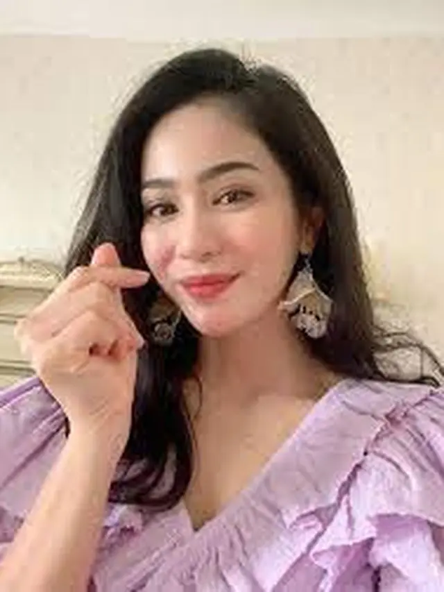 Potret Bunga Zainal (Sumber: Merdeka.com)