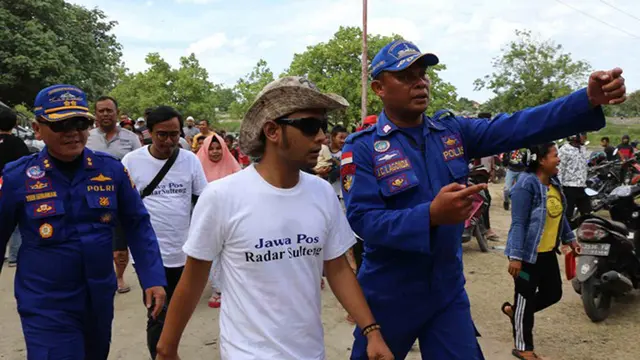 Buaya berkalung ban