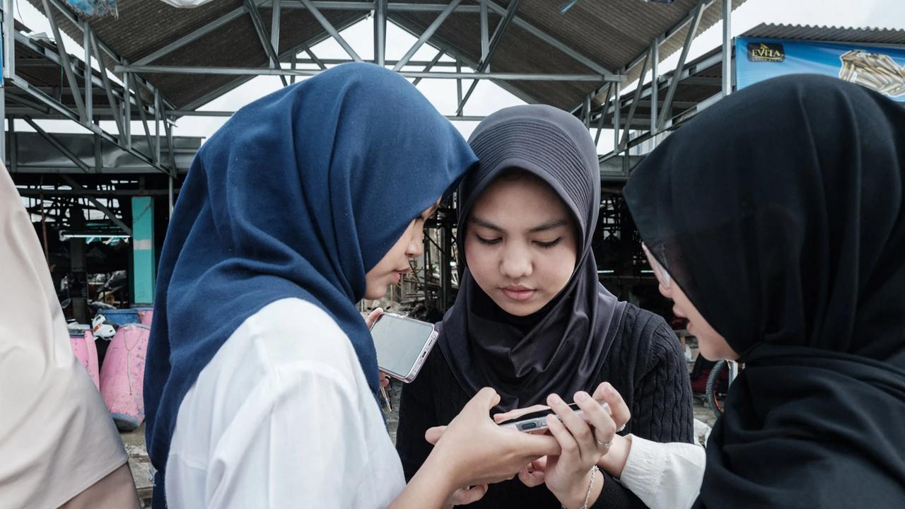 FOTO: Aturan Baru Batasi Akses Digital Anak Mulai Berlaku