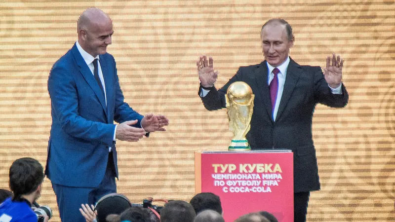 Trofi Piala Dunia 2018-Vladimir Putin