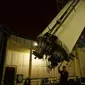 Teleskop Zeiss, salah satu koleksi teleskop di Observatorium Bosscha yang masih aktif digunakan sebagai pengamatan bintang. (Huyogo Simbolon)