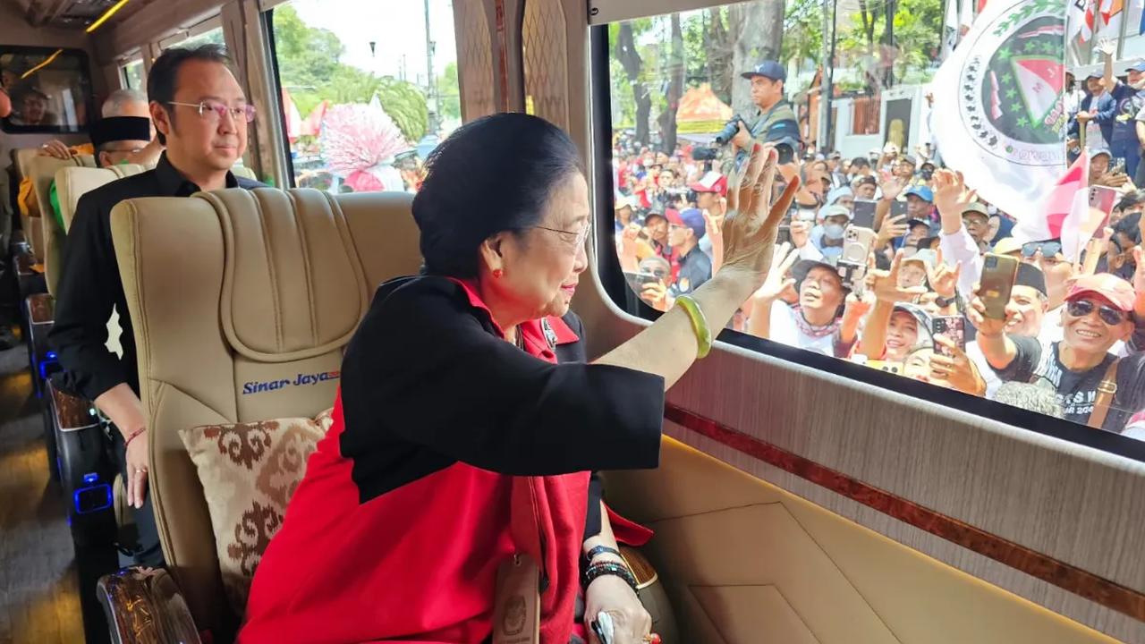 “Jadi banteng enggak ada itu cengeng-cengeng itu. Banteng itu cuma kalau diam jangan diganggu, itu berbahaya,” kata Komaruddin.<br>