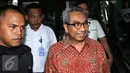 Sekjen Kementerian PUPR, Taufik Widjoyono menjalani pemeriksaan di KPK, Jakarta, Kamis (31/3). Taufik menjadi saksi atas kasus dugaan suap proyek pembangunan jalan di Kementerian PUPR. (Liputan6.com/Helmi Afandi)
