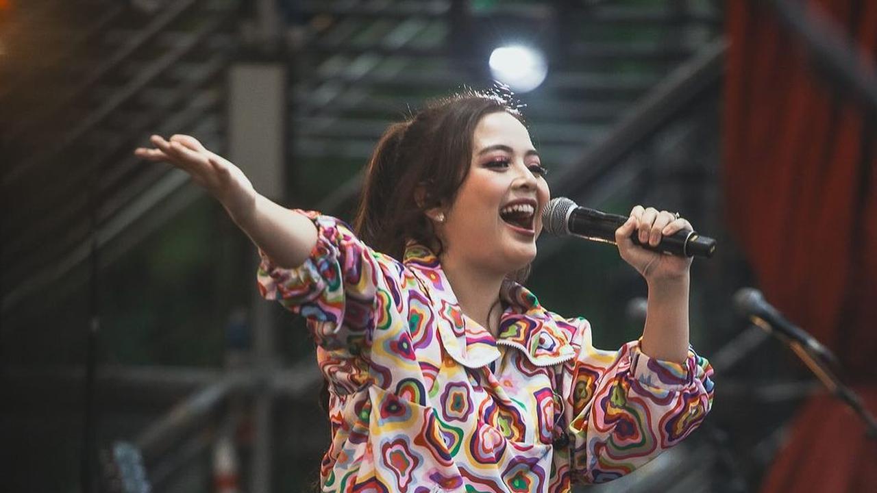 Potret Awet Muda Tasya Kamila, Tetap Memesona dari Penyanyi Cilik hingga Ibu Dua Anak