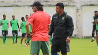 Pelatih Persebaya, Afredo Vera langsung fokus ke Piala Presiden begitu kembali ke Indonesia. (Bola.com/Aditya Wany)