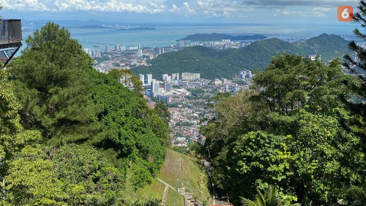 Penang Hill, atau dikenal juga sebagai Bukit Bendera, memang dikenal luas sebagai tempat yang memadukan keindahan alam dengan nuansa sejarah dan budaya yang kental (Dok. Liputan6.com/Teddy Tri Setio Berty).