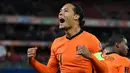 Virgil van Dijk. Bek tengah Liverpool ini telah menjabat kapten Timnas Belanda sejak 2018. Akibat cedera, ia gagal tampil untuk memimpin Tim Oranye berlaga di Euro 2020 lalu. Total telah mengoleksi 42 caps dengan mencetak 5 gol sejak debutnya pada 10 Oktober 2015. (AFP/John Thys)