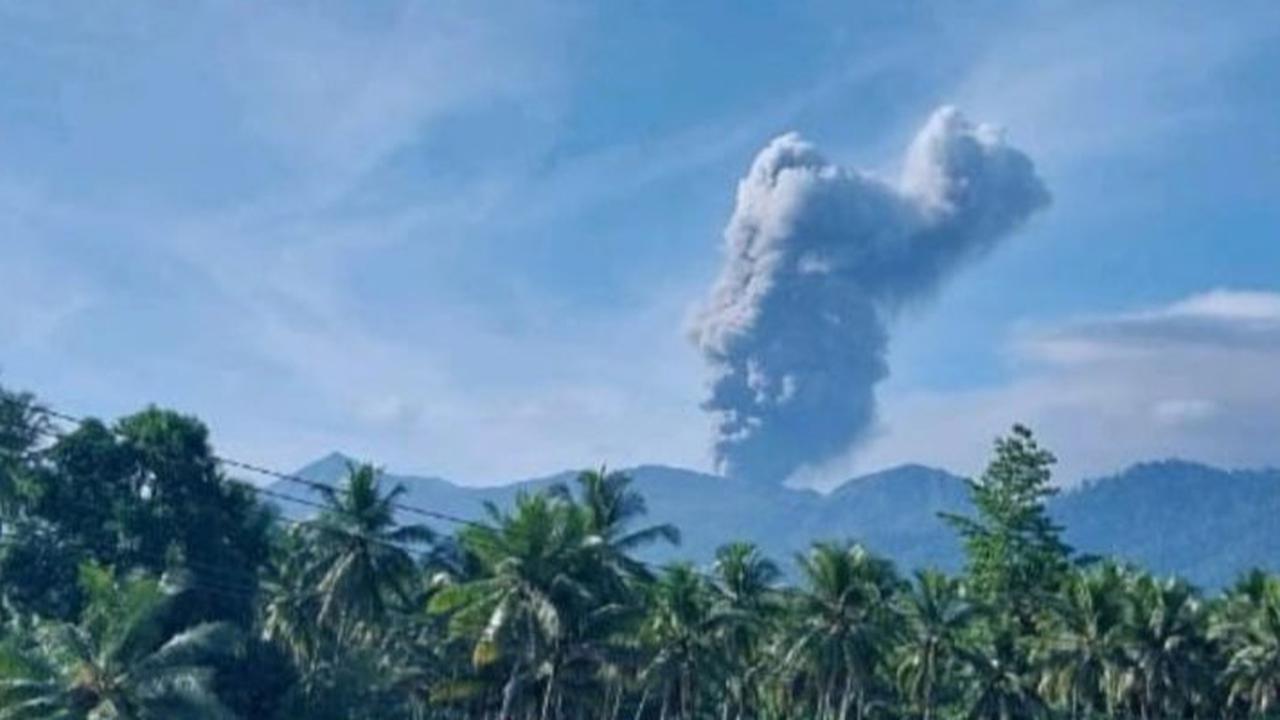 Gunung Dukono Kembali Erupsi, Warga & Wisatawan Dilarang Mendekat Radius 3 Km
