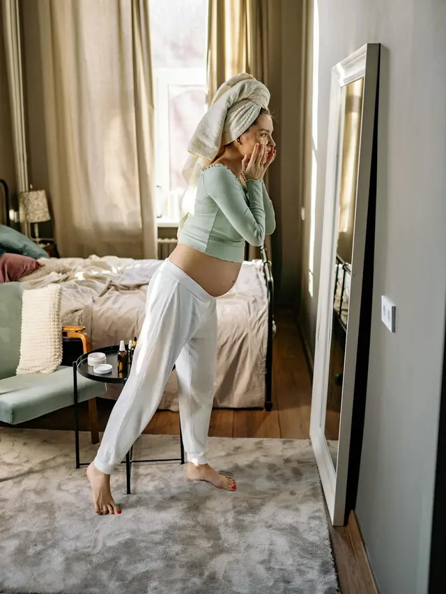 Bolehkah Eksfoliasi Wajah Saat Hamil? Intip Dulu Panduan Skincare yang Aman Yuk!