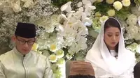 Momen Sandiaga Uno menangis terharu saat melepas putri sulungnya minta izin menikah. (Dok: Instagram @sandiagauno)