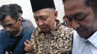 Hamzah Haz jenguk putranya di Mapolda Metro Jaya, Ivan Haz, yang tersandung kasus penganiayaan terhadap pembantu rumah tangganya (liputa6.com/Audrey Santoso)