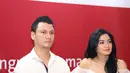 Meski pintar memainkan gadget, Titi maipun Christian mengaku membatasi sang anak hanya pada akhir pekan. (Andy Masela/Bintang.com)