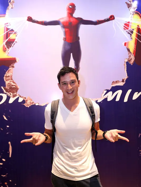 Lain halnya dengan Mike Lewis, ia merasa dirinya memiliki kemiripan dengan Spider-Man. "Dia sangat baik, ramah, tapi agak aneh sedikit. Mike juga begitu, suka hibur orang banyak. Jadi agak mirip," ujarnya. (Nurwahyunan/Bintang.com)
