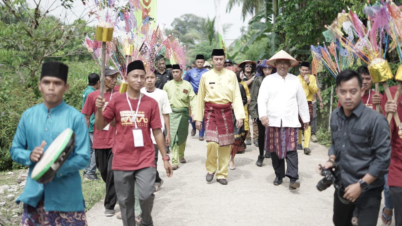 Tim Ekspedisi Sungai Batanghari Kenduri Swarnabhumi di Jambi Disambut Tarian Tabur Beras Kunyit