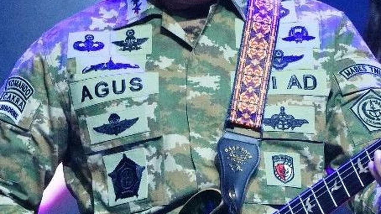 "Dirgahayu Komando Cadangan Strategis Angkatan Darat "Yudha Nirbaya Bhakti" CAKRA✨️ JAS91 ⭐️⭐️⭐️⭐️ TNI PRIMA," ucapnya. <br>