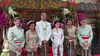 Pernikahan Nadine Kaiser dan Geoffrey Alain Gerald digelar dengan adat Jawa. Tampak keluarga Susi dan besan kompak mengenakan kebaya dan beskap. (Liputan6.com/IG/@nadiepascale)