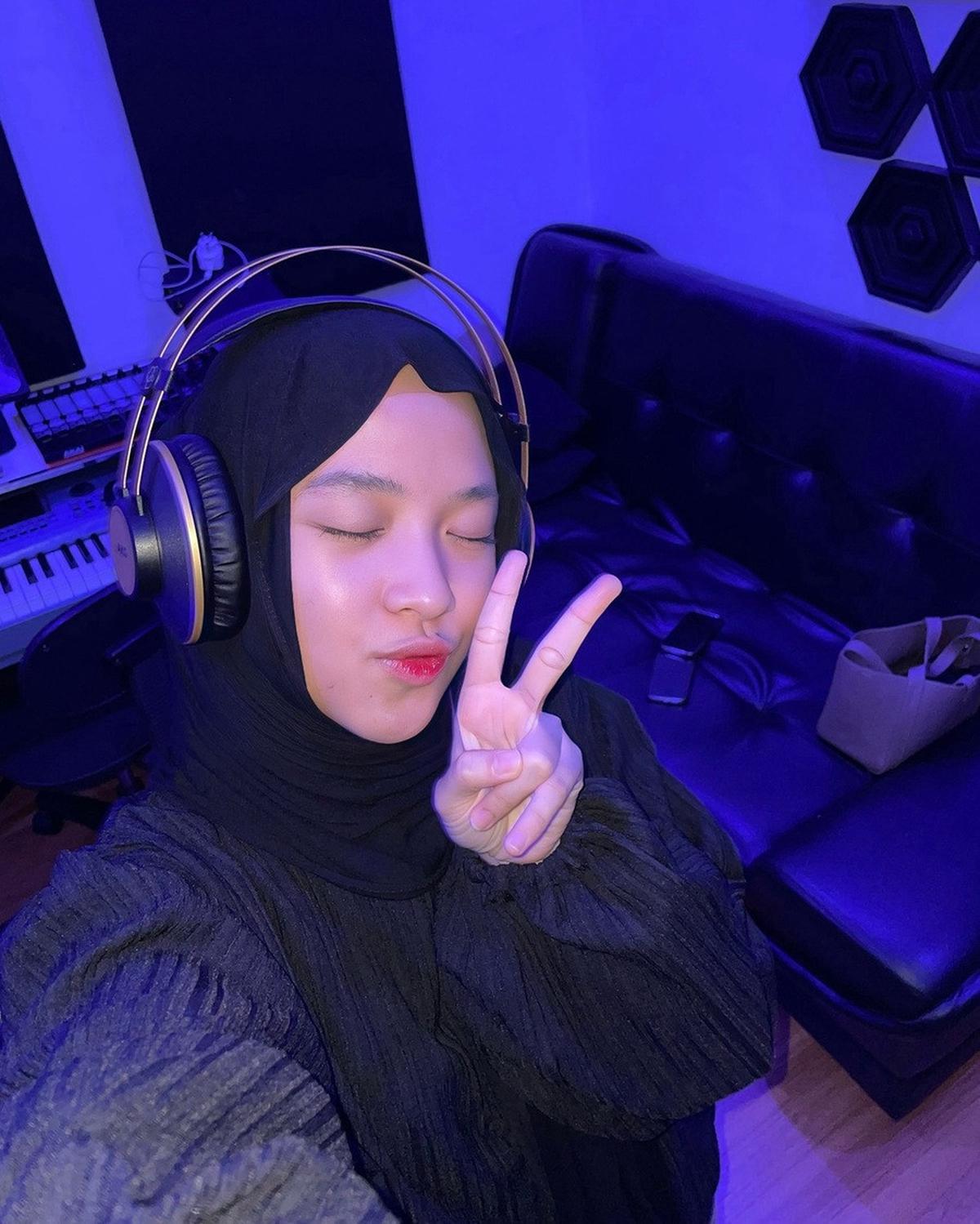 Sudah Menikah dengan Ayus Sejak Juli, Potret Nissa Sabyan yang Kini Makin Cantik dan Selalu Terlihat Bahagia