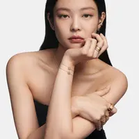 Jennie BLACKPINK kini punya squad baru yang bergabung sebagai House Ambassador CHANEL dalam kampanye COCO CRUSH 2023 (Courtesy of CHANEL)