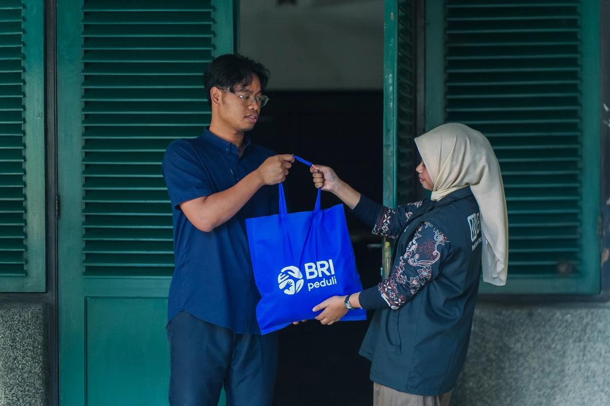 BRI Peduli Tebarkan Kasih dan Kepedulian Melalui 10.050 Paket Sembako bagi Umat Nasrani